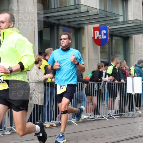 05.10.2025 - 20. swb-Marathon Bremen Strokosch-Dieckow http://msf.ph/oto/9237542 05.10.2025 10:45:32 Ziel 28, 8000, 9200, 9285, 9397, 9500, 9709, 9876, 9960, 10090, 10350, 10639, 10688, 10773, 10792, 10823, 11074, 11513, 11617, 11678, 11745, 28, 8000, 9200, 9285, 9397, 9500, 9709, 9876, 9960, 10090, 10350, 10639, 10688, 10773, 10792, 10823, 11074, 11513, 11617, 11678, 11745 meine-sportfotos.de