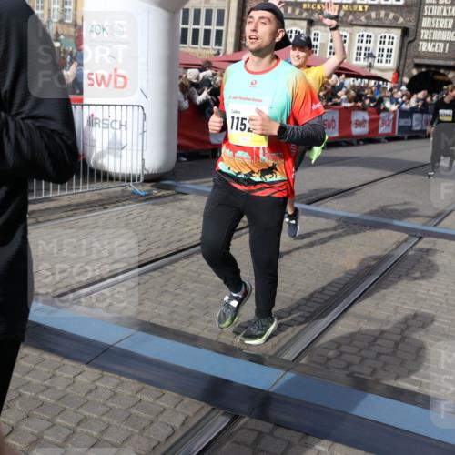 05.10.2025 - 20. swb-Marathon Bremen Yannick Fuchs http://msf.ph/oto/9237546 05.10.2025 11:06:13 Ziel 9355, 9438, 9786, 9931, 10081, 10095, 10100, 10101, 10462, 10587, 10597, 10623, 11134, 11231, 11425, 11468, 11525 meine-sportfotos.de
