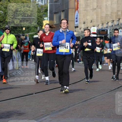 05.10.2025 - 20. swb-Marathon Bremen Strokosch-Dieckow http://msf.ph/oto/9237548 05.10.2025 10:55:57 Ziel 7147, 9541, 9871, 9950, 10015, 10394, 10641, 10654, 10675, 10758, 10921, 10959, 11148, 11439, 11626 meine-sportfotos.de
