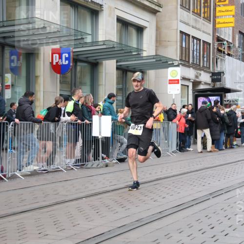 05.10.2025 - 20. swb-Marathon Bremen Strokosch-Dieckow http://msf.ph/oto/9237552 05.10.2025 10:45:32 Ziel 28, 8000, 9200, 9285, 9397, 9500, 9709, 9876, 9960, 10090, 10350, 10639, 10688, 10773, 10792, 10823, 11074, 11513, 11617, 11678, 11745, 28, 8000, 9200, 9285, 9397, 9500, 9709, 9876, 9960, 10090, 10350, 10639, 10688, 10773, 10792, 10823, 11074, 11513, 11617, 11678, 11745 meine-sportfotos.de
