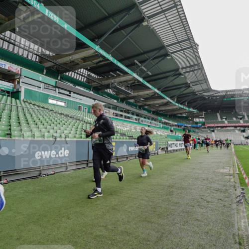 05.10.2025 - 20. swb-Marathon Bremen Michael Burmester http://msf.ph/oto/9237555 05.10.2025 13:00:53 Laufen im Stadion 47, 52, 58, 72, 156, 283, 440, 491, 498, 575, 694, 1017, 1082, 1116, 1182, 1238, 1273, 1423, 1471, 1606, 1968, 1973, 1998, 2007, 2196, 2330, 2369, 2446, 2504, 2518, 2661, 2668, 2706, 2712, 2745, 2806, 2822, 2915, 3040, 3160, 3209, 3237, 3293, 3360, 3604, 3605, 3979, 4034, 4035, 4128, 4202, 4216, 4263, 4502, 4661, 4788, 4879, 5011, 5048, 5080, 5121, 5183, 5272, 5329, 5414, 5610, 5663, 5727, 5752, 5836, 5841, 6027, 6057, 6440, 6523, 6704, 6762, 271, 491, 1606, 1806 meine-sportfotos.de