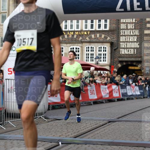 05.10.2025 - 20. swb-Marathon Bremen Yannick Fuchs http://msf.ph/oto/9237566 05.10.2025 10:39:00 Ziel 9341, 10352, 10517, 10967 meine-sportfotos.de