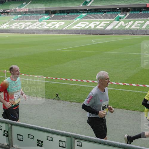 05.10.2025 - 20. swb-Marathon Bremen Michael Burmester http://msf.ph/oto/9237575 05.10.2025 10:33:11 Laufen im Stadion 7077, 7165, 9187, 9195, 9197, 9221, 9258, 9260, 9282, 9295, 9318, 9359, 9367, 9392, 9402, 9407, 9424, 9461, 9464, 9475, 9492, 9494, 9539, 9541, 9548, 9570, 9574, 9577, 9650, 9654, 9703, 9717, 9754, 9835, 9856, 9900, 9918, 9933, 9935, 9939, 9950, 10007, 10008, 10032, 10034, 10042, 10046, 10097, 10174, 10232, 10233, 10234, 10253, 10256, 10308, 10309, 10323, 10326, 10349, 10387, 10388, 10394, 10402, 10436, 10475, 10484, 10487, 10533, 10915, 10992 meine-sportfotos.de