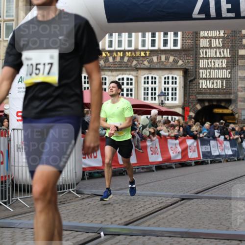 05.10.2025 - 20. swb-Marathon Bremen Yannick Fuchs http://msf.ph/oto/9237577 05.10.2025 10:39:00 Ziel 9341, 10352, 10517, 10967 meine-sportfotos.de