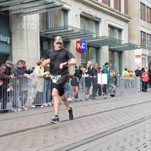 05.10.2025 - 20. swb-Marathon Bremen Strokosch-Dieckow http://msf.ph/oto/9237582 05.10.2025 10:45:33 Ziel 28, 9285, 9397, 9500, 9709, 9876, 9960, 10090, 10350, 10639, 10688, 10773, 10792, 10823, 11074, 11513, 11617, 28, 9285, 9397, 9500, 9709, 9876, 9960, 10090, 10350, 10639, 10688, 10773, 10792, 10823, 11074, 11513, 11617 meine-sportfotos.de