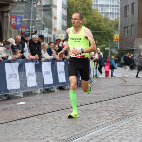 05.10.2025 - 20. swb-Marathon Bremen Strokosch-Dieckow http://msf.ph/oto/9237591 05.10.2025 12:40:35 Ziel 351 meine-sportfotos.de