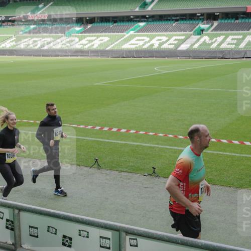 05.10.2025 - 20. swb-Marathon Bremen Michael Burmester http://msf.ph/oto/9237598 05.10.2025 10:33:11 Laufen im Stadion 7077, 7165, 9187, 9195, 9197, 9221, 9258, 9260, 9282, 9295, 9318, 9359, 9367, 9392, 9402, 9407, 9424, 9461, 9464, 9475, 9492, 9494, 9539, 9541, 9548, 9570, 9574, 9577, 9650, 9654, 9703, 9717, 9754, 9835, 9856, 9900, 9918, 9933, 9935, 9939, 9950, 10007, 10008, 10032, 10034, 10042, 10046, 10097, 10174, 10232, 10233, 10234, 10253, 10256, 10308, 10309, 10323, 10326, 10349, 10387, 10388, 10394, 10402, 10436, 10475, 10484, 10487, 10533, 10915, 10992 meine-sportfotos.de