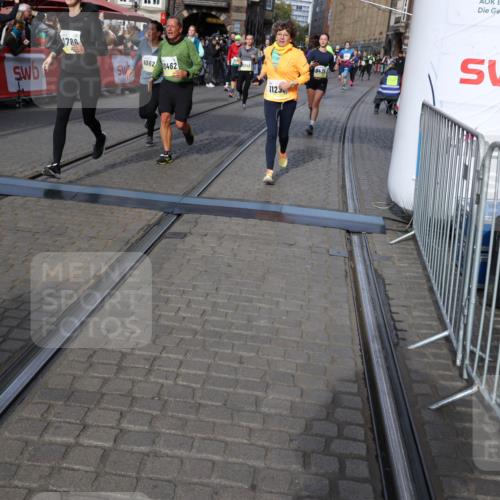05.10.2025 - 20. swb-Marathon Bremen Yannick Fuchs http://msf.ph/oto/9237601 05.10.2025 11:06:15 Ziel 9355, 9438, 9786, 9931, 10081, 10095, 10100, 10101, 10192, 10462, 10587, 10597, 10623, 10848, 11134, 11231, 11525 meine-sportfotos.de