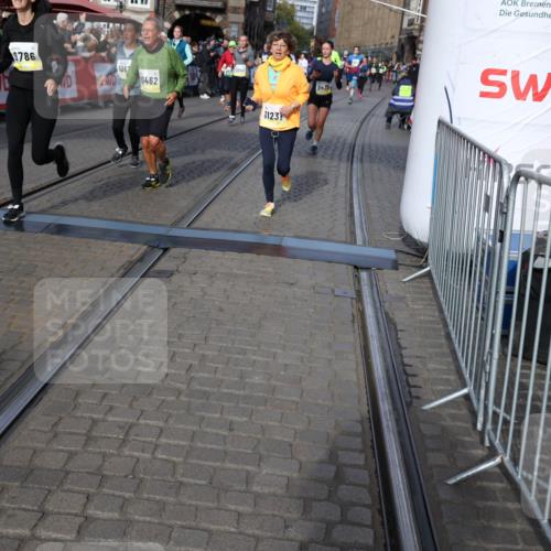 05.10.2025 - 20. swb-Marathon Bremen Yannick Fuchs http://msf.ph/oto/9237616 05.10.2025 11:06:15 Ziel 9355, 9438, 9786, 9931, 10081, 10095, 10100, 10101, 10192, 10462, 10587, 10597, 10623, 10848, 11134, 11231, 11525 meine-sportfotos.de
