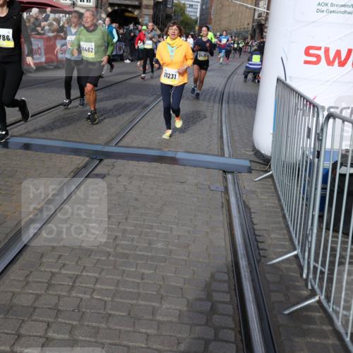 05.10.2025 - 20. swb-Marathon Bremen Yannick Fuchs http://msf.ph/oto/9237623 05.10.2025 11:06:15 Ziel 9355, 9438, 9786, 9931, 10081, 10095, 10100, 10101, 10192, 10462, 10587, 10597, 10623, 10848, 11134, 11231, 11525 meine-sportfotos.de