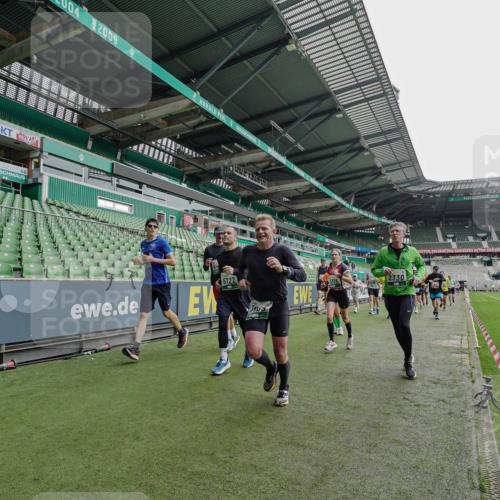 05.10.2025 - 20. swb-Marathon Bremen Michael Burmester http://msf.ph/oto/9237626 05.10.2025 13:01:03 Laufen im Stadion 52, 58, 72, 156, 335, 440, 488, 498, 575, 1017, 1082, 1116, 1182, 1238, 1273, 1423, 1471, 1968, 1973, 1998, 2007, 2196, 2235, 2330, 2369, 2446, 2504, 2661, 2668, 2706, 2712, 2745, 2806, 2822, 2995, 3160, 3209, 3293, 3360, 3604, 3605, 3979, 4034, 4035, 4128, 4216, 4263, 4329, 4502, 4661, 4788, 5011, 5048, 5080, 5121, 5150, 5183, 5272, 5329, 5414, 5610, 5663, 5727, 5752, 5836, 5841, 5985, 6027, 6057, 6082, 6440, 6523, 6704, 47, 271, 283, 491, 694, 1606, 1806, 2518, 2745, 2915 meine-sportfotos.de