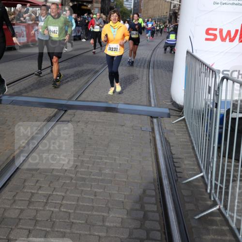 05.10.2025 - 20. swb-Marathon Bremen Yannick Fuchs http://msf.ph/oto/9237631 05.10.2025 11:06:15 Ziel 9355, 9438, 9786, 9931, 10081, 10095, 10100, 10101, 10192, 10462, 10587, 10597, 10623, 10848, 11134, 11231, 11525 meine-sportfotos.de