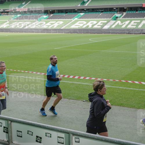 05.10.2025 - 20. swb-Marathon Bremen Michael Burmester http://msf.ph/oto/9237633 05.10.2025 10:33:13 Laufen im Stadion 7077, 7165, 9187, 9195, 9197, 9221, 9258, 9260, 9282, 9295, 9318, 9359, 9367, 9392, 9402, 9407, 9424, 9461, 9464, 9475, 9492, 9494, 9539, 9541, 9548, 9569, 9570, 9574, 9577, 9650, 9654, 9703, 9717, 9754, 9835, 9855, 9856, 9900, 9918, 9933, 9935, 9939, 9950, 10007, 10008, 10032, 10034, 10042, 10046, 10097, 10174, 10232, 10233, 10234, 10253, 10256, 10308, 10309, 10323, 10326, 10349, 10387, 10394, 10402, 10436, 10475, 10484, 10487, 10533, 10915, 10992 meine-sportfotos.de