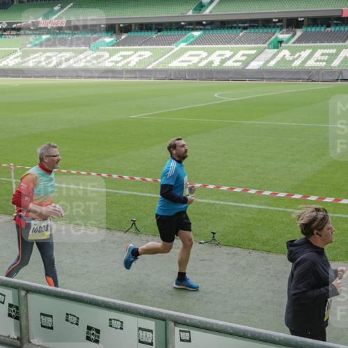 05.10.2025 - 20. swb-Marathon Bremen Michael Burmester http://msf.ph/oto/9237643 05.10.2025 10:33:14 Laufen im Stadion 7077, 7165, 9187, 9195, 9197, 9221, 9258, 9260, 9282, 9295, 9318, 9359, 9367, 9392, 9402, 9407, 9424, 9461, 9464, 9475, 9492, 9494, 9539, 9541, 9548, 9569, 9570, 9574, 9577, 9633, 9650, 9654, 9703, 9717, 9754, 9835, 9855, 9856, 9900, 9918, 9933, 9935, 9939, 9950, 10007, 10008, 10032, 10034, 10042, 10046, 10097, 10174, 10232, 10233, 10234, 10253, 10256, 10308, 10309, 10323, 10326, 10349, 10387, 10394, 10402, 10436, 10475, 10484, 10487, 10533, 10915, 10992, 7165 meine-sportfotos.de