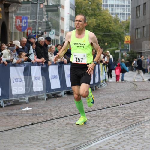 05.10.2025 - 20. swb-Marathon Bremen Strokosch-Dieckow http://msf.ph/oto/9237655 05.10.2025 12:40:35 Ziel 351 meine-sportfotos.de