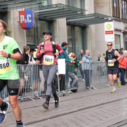 05.10.2025 - 20. swb-Marathon Bremen Strokosch-Dieckow http://msf.ph/oto/9237661 05.10.2025 10:45:37 Ziel 28, 9285, 9397, 9500, 9876, 9960, 10090, 10350, 10688, 10773, 10823, 10858, 11074, 11446, 11513, 11617, 28, 9285, 9397, 9500, 9876, 9960, 10090, 10350, 10688, 10773, 10823, 10858, 11074, 11446, 11513, 11617 meine-sportfotos.de