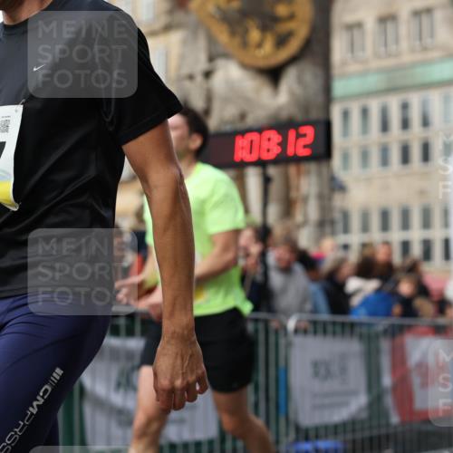 05.10.2025 - 20. swb-Marathon Bremen Yannick Fuchs http://msf.ph/oto/9237663 05.10.2025 10:39:02 Ziel 10352, 10967 meine-sportfotos.de