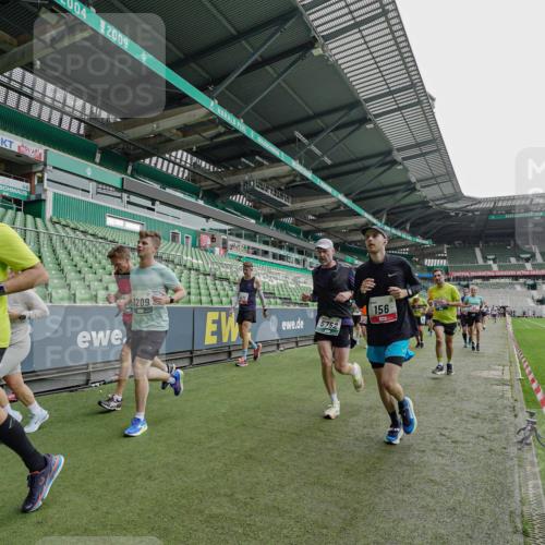 05.10.2025 - 20. swb-Marathon Bremen Michael Burmester http://msf.ph/oto/9237676 05.10.2025 13:01:07 Laufen im Stadion 52, 58, 72, 156, 335, 440, 488, 575, 1017, 1082, 1116, 1182, 1238, 1273, 1423, 1471, 1893, 1968, 1973, 1998, 2007, 2196, 2235, 2330, 2369, 2433, 2446, 2504, 2661, 2668, 2706, 2712, 2806, 2822, 2995, 3209, 3293, 3360, 3604, 3605, 3877, 3979, 4128, 4216, 4263, 4329, 4502, 4788, 5011, 5048, 5080, 5121, 5150, 5183, 5272, 5329, 5414, 5610, 5663, 5727, 5752, 5836, 5841, 5985, 6027, 6057, 6082, 6440, 6523, 6704, 47, 271, 283, 491, 498, 694, 1606, 1806, 2518, 2745, 2915 meine-sportfotos.de