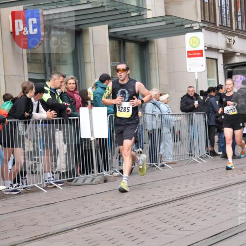 05.10.2025 - 20. swb-Marathon Bremen Strokosch-Dieckow http://msf.ph/oto/9237681 05.10.2025 10:45:38 Ziel 9285, 9397, 9500, 9876, 9960, 10090, 10350, 10688, 10773, 10823, 10858, 11074, 11446, 11513, 11617, 9285, 9397, 9500, 9876, 9960, 10090, 10350, 10688, 10773, 10823, 10858, 11074, 11446, 11513, 11617 meine-sportfotos.de