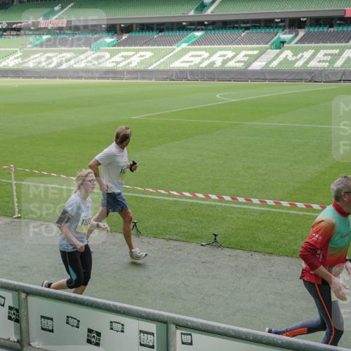 05.10.2025 - 20. swb-Marathon Bremen Michael Burmester http://msf.ph/oto/9237683 05.10.2025 10:33:15 Laufen im Stadion 7077, 9187, 9195, 9197, 9221, 9258, 9260, 9282, 9295, 9318, 9359, 9367, 9392, 9402, 9407, 9424, 9461, 9464, 9475, 9492, 9494, 9539, 9541, 9548, 9569, 9570, 9574, 9577, 9633, 9650, 9654, 9703, 9717, 9754, 9835, 9855, 9856, 9900, 9918, 9933, 9935, 9939, 9950, 10007, 10008, 10032, 10034, 10042, 10046, 10097, 10174, 10232, 10233, 10234, 10253, 10256, 10308, 10309, 10323, 10326, 10349, 10387, 10394, 10402, 10436, 10475, 10484, 10487, 10533, 10755, 10915, 10992, 7165 meine-sportfotos.de