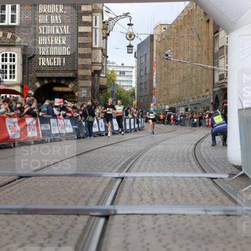05.10.2025 - 20. swb-Marathon Bremen Yannick Fuchs http://msf.ph/oto/9237690 05.10.2025 10:39:07 Ziel  meine-sportfotos.de