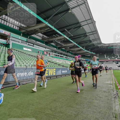05.10.2025 - 20. swb-Marathon Bremen Michael Burmester http://msf.ph/oto/9237694 05.10.2025 13:01:10 Laufen im Stadion 52, 58, 72, 156, 335, 440, 488, 1017, 1082, 1182, 1238, 1273, 1423, 1893, 1968, 1973, 1998, 2196, 2235, 2330, 2369, 2433, 2446, 2661, 2668, 2706, 2712, 2806, 2822, 2995, 3209, 3360, 3387, 3604, 3663, 3877, 3979, 4128, 4216, 4263, 4329, 4502, 4618, 4788, 5011, 5048, 5080, 5121, 5150, 5183, 5272, 5329, 5414, 5610, 5663, 5727, 5752, 5836, 5841, 5985, 6027, 6057, 6082, 6440, 6523, 47, 271, 283, 491, 498, 575, 694, 1116, 1606, 1806, 2518, 2745, 2915 meine-sportfotos.de