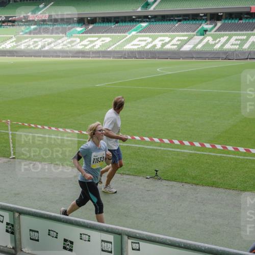 05.10.2025 - 20. swb-Marathon Bremen Michael Burmester http://msf.ph/oto/9237700 05.10.2025 10:33:15 Laufen im Stadion 7077, 9187, 9195, 9197, 9221, 9258, 9260, 9282, 9295, 9318, 9359, 9367, 9392, 9402, 9407, 9424, 9461, 9464, 9475, 9492, 9494, 9539, 9541, 9548, 9569, 9570, 9574, 9577, 9633, 9650, 9654, 9703, 9717, 9754, 9835, 9855, 9856, 9900, 9918, 9933, 9935, 9939, 9950, 10007, 10008, 10032, 10034, 10042, 10046, 10097, 10174, 10232, 10233, 10234, 10253, 10256, 10308, 10309, 10323, 10326, 10349, 10387, 10394, 10402, 10436, 10475, 10484, 10487, 10533, 10755, 10915, 10992, 7165 meine-sportfotos.de