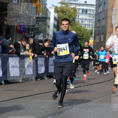 05.10.2025 - 20. swb-Marathon Bremen Strokosch-Dieckow http://msf.ph/oto/9237714 05.10.2025 10:56:04 Ziel 9541, 9811, 9950, 9968, 10006, 10009, 10015, 10394, 10641, 10664, 10675, 10959, 10989, 11095, 11148, 11366, 11620, 11626, 11693 meine-sportfotos.de