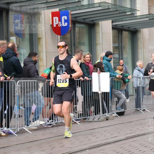 05.10.2025 - 20. swb-Marathon Bremen Strokosch-Dieckow http://msf.ph/oto/9237715 05.10.2025 10:45:39 Ziel 9285, 9397, 9500, 9876, 9960, 10090, 10350, 10688, 10773, 10823, 10858, 11074, 11446, 11513, 11617, 9285, 9397, 9500, 9876, 9960, 10090, 10350, 10688, 10773, 10823, 10858, 11074, 11446, 11513, 11617 meine-sportfotos.de