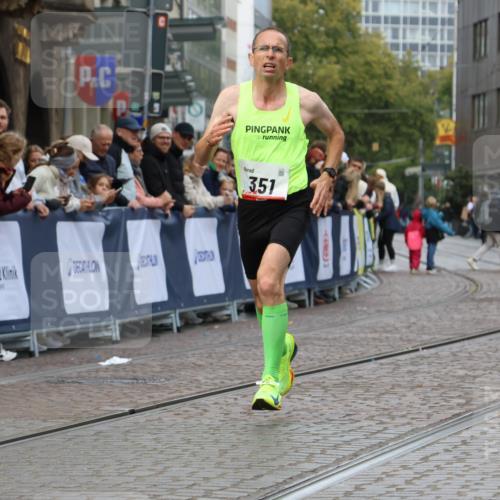 05.10.2025 - 20. swb-Marathon Bremen Strokosch-Dieckow http://msf.ph/oto/9237720 05.10.2025 12:40:36 Ziel 351 meine-sportfotos.de
