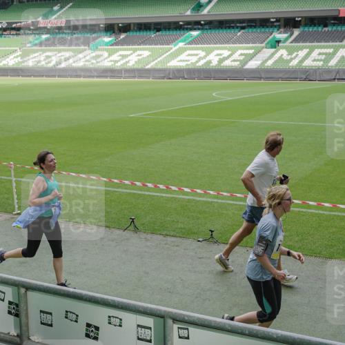 05.10.2025 - 20. swb-Marathon Bremen Michael Burmester http://msf.ph/oto/9237721 05.10.2025 10:33:15 Laufen im Stadion 7077, 9187, 9195, 9197, 9221, 9258, 9260, 9282, 9295, 9318, 9359, 9367, 9392, 9402, 9407, 9424, 9461, 9464, 9475, 9492, 9494, 9539, 9541, 9548, 9569, 9570, 9574, 9577, 9633, 9650, 9654, 9703, 9717, 9754, 9835, 9855, 9856, 9900, 9918, 9933, 9935, 9939, 9950, 10007, 10008, 10032, 10034, 10042, 10046, 10097, 10174, 10232, 10233, 10234, 10253, 10256, 10308, 10309, 10323, 10326, 10349, 10387, 10394, 10402, 10436, 10475, 10484, 10487, 10533, 10755, 10915, 10992, 7165 meine-sportfotos.de
