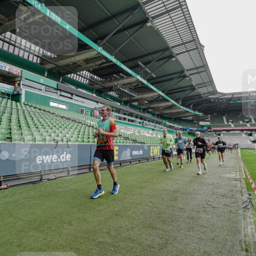05.10.2025 - 20. swb-Marathon Bremen Michael Burmester http://msf.ph/oto/9237725 05.10.2025 13:01:13 Laufen im Stadion 52, 58, 72, 152, 156, 335, 440, 488, 546, 979, 1082, 1182, 1238, 1273, 1423, 1893, 1968, 1973, 1998, 2096, 2102, 2196, 2235, 2330, 2369, 2433, 2446, 2565, 2661, 2668, 2706, 2712, 2806, 2822, 2918, 2995, 3209, 3360, 3387, 3604, 3662, 3663, 3877, 3979, 4128, 4216, 4263, 4329, 4502, 4618, 4788, 5011, 5048, 5080, 5121, 5150, 5183, 5272, 5329, 5414, 5663, 5727, 5752, 5836, 5841, 5985, 6027, 6057, 6082, 6440, 6523, 47, 283, 491, 498, 575, 694, 1017, 1116, 1606, 2518, 2745, 2915 meine-sportfotos.de