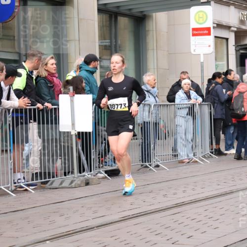 05.10.2025 - 20. swb-Marathon Bremen Strokosch-Dieckow http://msf.ph/oto/9237728 05.10.2025 10:45:39 Ziel 9285, 9397, 9500, 9876, 9960, 10090, 10350, 10688, 10773, 10823, 10858, 11074, 11446, 11513, 11617, 9285, 9397, 9500, 9876, 9960, 10090, 10350, 10688, 10773, 10823, 10858, 11074, 11446, 11513, 11617 meine-sportfotos.de