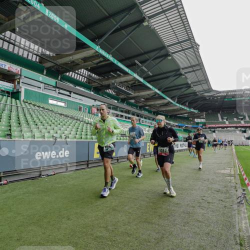 05.10.2025 - 20. swb-Marathon Bremen Michael Burmester http://msf.ph/oto/9237733 05.10.2025 13:01:14 Laufen im Stadion 52, 58, 72, 152, 156, 335, 440, 488, 546, 979, 1082, 1182, 1238, 1273, 1423, 1893, 1968, 1973, 1996, 1998, 2096, 2102, 2196, 2235, 2330, 2369, 2433, 2446, 2565, 2661, 2668, 2706, 2712, 2806, 2822, 2918, 2995, 3209, 3360, 3387, 3604, 3662, 3663, 3877, 3979, 4128, 4216, 4263, 4329, 4502, 4618, 4788, 5011, 5048, 5080, 5121, 5150, 5183, 5272, 5329, 5414, 5663, 5727, 5752, 5836, 5841, 5985, 6027, 6057, 6082, 6440, 6523, 47, 283, 498, 575, 694, 1017, 1116, 2518, 2745, 2915 meine-sportfotos.de