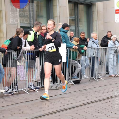 05.10.2025 - 20. swb-Marathon Bremen Strokosch-Dieckow http://msf.ph/oto/9237740 05.10.2025 10:45:39 Ziel 9285, 9397, 9500, 9876, 9960, 10090, 10350, 10688, 10773, 10823, 10858, 11074, 11446, 11513, 11617, 9285, 9397, 9500, 9876, 9960, 10090, 10350, 10688, 10773, 10823, 10858, 11074, 11446, 11513, 11617 meine-sportfotos.de