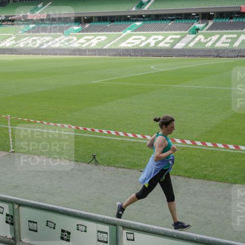 05.10.2025 - 20. swb-Marathon Bremen Michael Burmester http://msf.ph/oto/9237744 05.10.2025 10:33:16 Laufen im Stadion 7077, 9187, 9195, 9197, 9221, 9258, 9260, 9282, 9295, 9318, 9359, 9367, 9392, 9402, 9407, 9424, 9461, 9464, 9475, 9492, 9494, 9539, 9541, 9548, 9569, 9570, 9574, 9577, 9633, 9650, 9654, 9703, 9717, 9754, 9835, 9855, 9856, 9900, 9918, 9933, 9935, 9939, 9950, 10007, 10008, 10032, 10034, 10042, 10046, 10097, 10174, 10232, 10233, 10234, 10253, 10256, 10308, 10309, 10323, 10326, 10349, 10387, 10394, 10402, 10436, 10475, 10484, 10533, 10755, 10915, 10992, 7165 meine-sportfotos.de