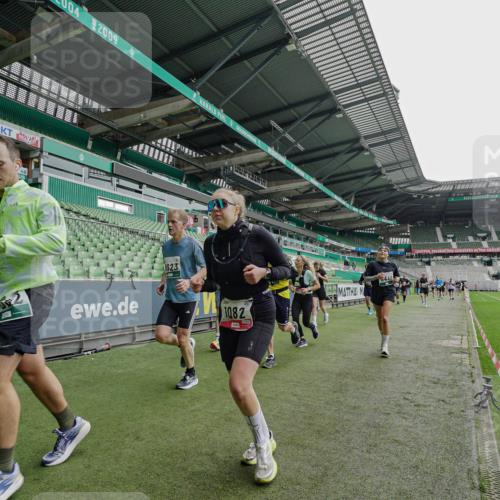 05.10.2025 - 20. swb-Marathon Bremen Michael Burmester http://msf.ph/oto/9237745 05.10.2025 13:01:15 Laufen im Stadion 52, 58, 72, 152, 156, 335, 440, 488, 546, 672, 979, 1082, 1182, 1238, 1273, 1423, 1893, 1968, 1973, 1996, 1998, 2096, 2102, 2196, 2235, 2330, 2369, 2433, 2446, 2565, 2661, 2668, 2706, 2712, 2806, 2822, 2918, 2995, 3209, 3360, 3387, 3604, 3662, 3663, 3877, 3979, 4128, 4216, 4263, 4329, 4618, 4788, 5011, 5048, 5080, 5121, 5150, 5183, 5272, 5329, 5414, 5663, 5727, 5752, 5836, 5841, 5985, 6057, 6082, 6440, 6523, 47, 283, 498, 575, 694, 1017, 1116, 2518, 2745, 2915 meine-sportfotos.de
