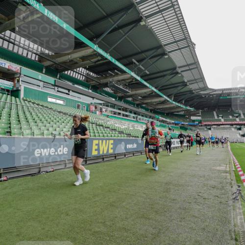 05.10.2025 - 20. swb-Marathon Bremen Michael Burmester http://msf.ph/oto/9237772 05.10.2025 13:01:17 Laufen im Stadion 58, 72, 152, 156, 335, 440, 488, 546, 672, 979, 1082, 1182, 1238, 1273, 1423, 1732, 1893, 1968, 1973, 1996, 1998, 2096, 2102, 2196, 2235, 2330, 2369, 2433, 2446, 2565, 2661, 2668, 2706, 2712, 2806, 2822, 2918, 2995, 3209, 3360, 3387, 3604, 3662, 3663, 3877, 3979, 4086, 4128, 4216, 4263, 4329, 4618, 4788, 5011, 5048, 5080, 5121, 5150, 5183, 5272, 5329, 5414, 5727, 5752, 5836, 5841, 5985, 6082, 6440, 6523, 47, 52, 283, 498, 575, 694, 1017, 1116, 2745 meine-sportfotos.de
