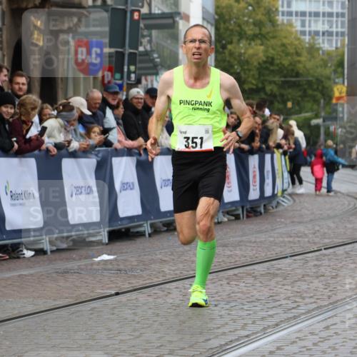 05.10.2025 - 20. swb-Marathon Bremen Strokosch-Dieckow http://msf.ph/oto/9237780 05.10.2025 12:40:36 Ziel 351 meine-sportfotos.de