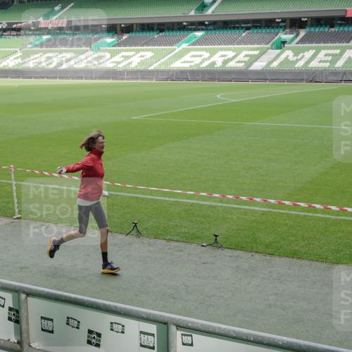 05.10.2025 - 20. swb-Marathon Bremen Michael Burmester http://msf.ph/oto/9237788 05.10.2025 10:33:20 Laufen im Stadion 7077, 9187, 9195, 9197, 9221, 9258, 9260, 9282, 9295, 9318, 9359, 9367, 9392, 9402, 9407, 9424, 9461, 9464, 9475, 9492, 9520, 9539, 9541, 9548, 9560, 9569, 9570, 9574, 9577, 9633, 9650, 9654, 9703, 9717, 9754, 9835, 9855, 9856, 9900, 9918, 9933, 9935, 9939, 9950, 10007, 10008, 10032, 10034, 10042, 10097, 10174, 10232, 10233, 10234, 10253, 10256, 10308, 10309, 10323, 10326, 10349, 10387, 10394, 10402, 10436, 10475, 10484, 10533, 10591, 10755, 10915, 10992, 7165 meine-sportfotos.de