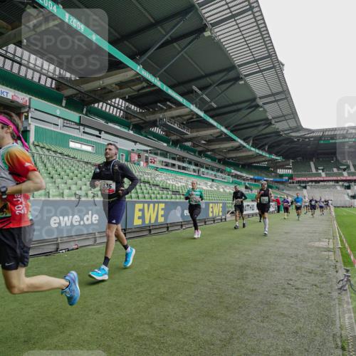 05.10.2025 - 20. swb-Marathon Bremen Michael Burmester http://msf.ph/oto/9237789 05.10.2025 13:01:19 Laufen im Stadion 58, 72, 152, 156, 335, 440, 488, 546, 672, 979, 1082, 1238, 1273, 1423, 1732, 1893, 1968, 1973, 1996, 1998, 2096, 2102, 2196, 2235, 2330, 2369, 2433, 2446, 2565, 2661, 2668, 2706, 2712, 2806, 2918, 2991, 2995, 3209, 3360, 3387, 3604, 3662, 3663, 3877, 3979, 4086, 4128, 4216, 4263, 4329, 4618, 4788, 4947, 4980, 5011, 5048, 5080, 5121, 5150, 5183, 5309, 5329, 5414, 5557, 5727, 5752, 5836, 5841, 5985, 6082, 6440, 6523, 52, 283, 498, 575, 694, 1017, 1116, 2745 meine-sportfotos.de