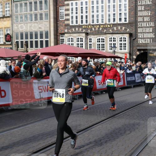 05.10.2025 - 20. swb-Marathon Bremen Yannick Fuchs http://msf.ph/oto/9237795 05.10.2025 11:06:17 Ziel 9387, 9438, 9786, 10081, 10100, 10101, 10192, 10249, 10462, 10623, 10848, 11231, 11296, 11433, 11525 meine-sportfotos.de
