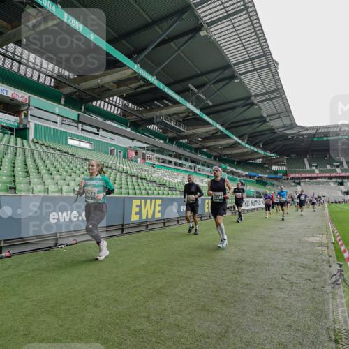 05.10.2025 - 20. swb-Marathon Bremen Michael Burmester http://msf.ph/oto/9237799 05.10.2025 13:01:20 Laufen im Stadion 58, 72, 152, 156, 335, 440, 488, 546, 672, 979, 1082, 1238, 1273, 1423, 1732, 1893, 1933, 1968, 1973, 1996, 1998, 2096, 2102, 2196, 2235, 2330, 2369, 2433, 2446, 2565, 2661, 2668, 2706, 2712, 2806, 2918, 2991, 2995, 3209, 3360, 3387, 3604, 3662, 3663, 3877, 3979, 4086, 4128, 4216, 4263, 4329, 4618, 4788, 4947, 4980, 5011, 5048, 5080, 5121, 5150, 5183, 5309, 5329, 5414, 5557, 5727, 5752, 5836, 5841, 5985, 6082, 52, 498, 575, 694, 1017, 1116, 2745 meine-sportfotos.de