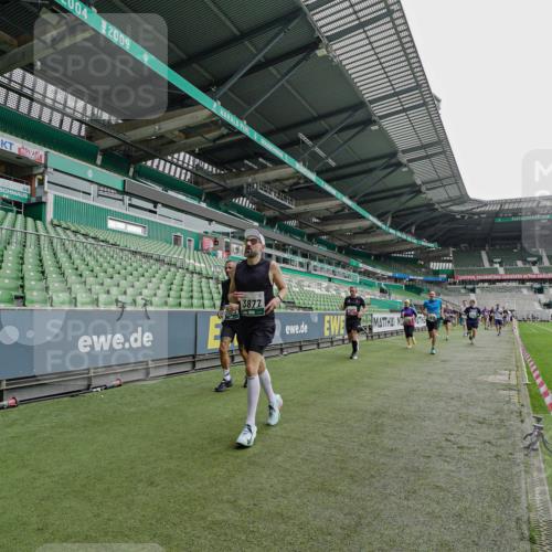 05.10.2025 - 20. swb-Marathon Bremen Michael Burmester http://msf.ph/oto/9237807 05.10.2025 13:01:21 Laufen im Stadion 58, 72, 152, 156, 335, 440, 488, 546, 672, 979, 1082, 1238, 1273, 1423, 1732, 1893, 1933, 1968, 1973, 1996, 1998, 2096, 2102, 2196, 2235, 2330, 2369, 2433, 2446, 2565, 2661, 2668, 2706, 2712, 2806, 2918, 2991, 2995, 3209, 3360, 3387, 3604, 3662, 3663, 3673, 3877, 3979, 4086, 4128, 4216, 4263, 4329, 4618, 4788, 4947, 4980, 5011, 5048, 5080, 5121, 5150, 5183, 5309, 5329, 5414, 5557, 5727, 5752, 5836, 5841, 5985, 6082, 52, 498, 575, 694, 1017, 1116, 2745 meine-sportfotos.de