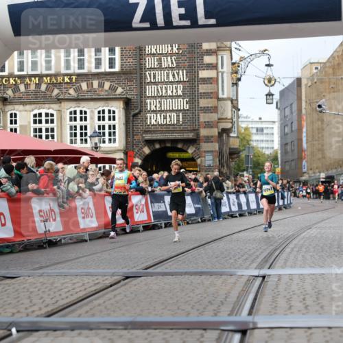 05.10.2025 - 20. swb-Marathon Bremen Yannick Fuchs http://msf.ph/oto/9237816 05.10.2025 10:39:10 Ziel 9403, 10847, 11594 meine-sportfotos.de