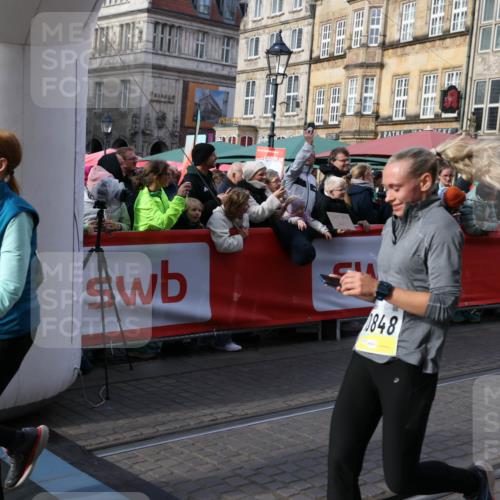 05.10.2025 - 20. swb-Marathon Bremen Yannick Fuchs http://msf.ph/oto/9237817 05.10.2025 11:06:18 Ziel 9387, 9438, 9786, 10100, 10101, 10192, 10249, 10462, 10623, 10848, 11231, 11296, 11433, 11525 meine-sportfotos.de