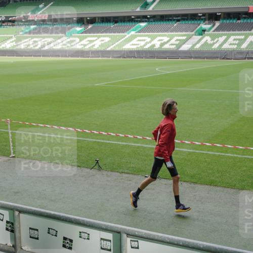 05.10.2025 - 20. swb-Marathon Bremen Michael Burmester http://msf.ph/oto/9237818 05.10.2025 10:33:20 Laufen im Stadion 7077, 9187, 9195, 9197, 9221, 9258, 9260, 9282, 9295, 9318, 9359, 9367, 9392, 9402, 9407, 9424, 9461, 9464, 9475, 9492, 9520, 9539, 9541, 9548, 9560, 9569, 9570, 9574, 9577, 9633, 9650, 9654, 9703, 9717, 9754, 9835, 9855, 9856, 9900, 9918, 9933, 9935, 9939, 9950, 10007, 10008, 10032, 10034, 10042, 10097, 10174, 10232, 10233, 10234, 10253, 10256, 10308, 10309, 10323, 10326, 10349, 10387, 10394, 10402, 10436, 10475, 10484, 10533, 10591, 10755, 10915, 10992, 7165 meine-sportfotos.de