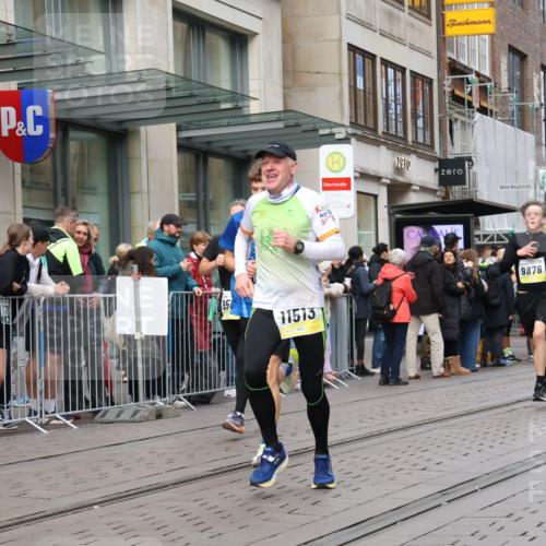 05.10.2025 - 20. swb-Marathon Bremen Strokosch-Dieckow http://msf.ph/oto/9237823 05.10.2025 10:45:48 Ziel 9351, 9362, 9397, 9400, 9500, 9876, 9921, 10090, 10688, 10858, 11074, 11446, 11462, 11513, 11617, 9351, 9362, 9397, 9400, 9500, 9876, 9921, 10090, 10688, 10858, 11074, 11446, 11462, 11513, 11617 meine-sportfotos.de