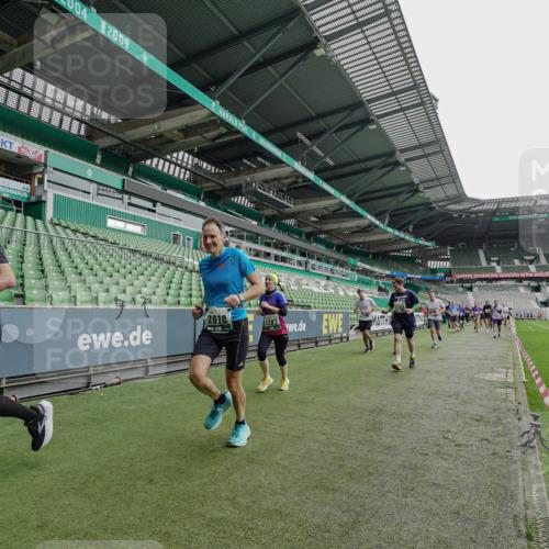 05.10.2025 - 20. swb-Marathon Bremen Michael Burmester http://msf.ph/oto/9237840 05.10.2025 13:01:24 Laufen im Stadion 58, 72, 152, 156, 335, 440, 488, 493, 546, 672, 979, 1082, 1238, 1273, 1361, 1423, 1732, 1759, 1893, 1933, 1968, 1973, 1996, 1998, 2096, 2102, 2196, 2235, 2330, 2369, 2433, 2446, 2565, 2661, 2668, 2706, 2712, 2806, 2918, 2991, 2995, 3208, 3209, 3360, 3387, 3604, 3662, 3663, 3673, 3877, 3979, 4086, 4128, 4216, 4263, 4329, 4618, 4788, 4882, 4947, 4980, 5011, 5048, 5080, 5121, 5150, 5183, 5309, 5329, 5414, 5557, 5580, 5727, 5731, 5752, 5985, 6082, 52, 498, 575, 1017, 1116 meine-sportfotos.de