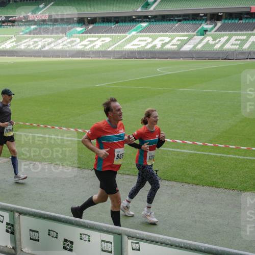 05.10.2025 - 20. swb-Marathon Bremen Michael Burmester http://msf.ph/oto/9237842 05.10.2025 10:33:21 Laufen im Stadion 7077, 9000, 9187, 9195, 9197, 9221, 9258, 9260, 9282, 9295, 9318, 9359, 9367, 9392, 9402, 9407, 9424, 9461, 9464, 9475, 9492, 9520, 9539, 9541, 9560, 9569, 9570, 9574, 9577, 9633, 9650, 9654, 9703, 9717, 9754, 9835, 9855, 9856, 9900, 9918, 9933, 9935, 9939, 9950, 10007, 10008, 10032, 10034, 10042, 10097, 10174, 10232, 10233, 10234, 10253, 10256, 10308, 10309, 10323, 10326, 10349, 10387, 10394, 10402, 10436, 10475, 10484, 10533, 10591, 10755, 10794, 10915, 10992, 7165 meine-sportfotos.de